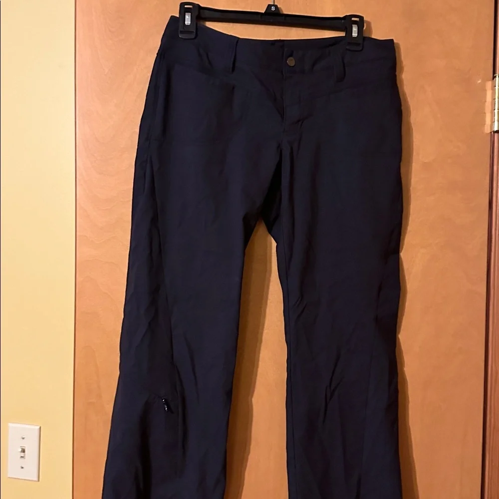 Athleta Charcoal flared Pants. Zippered pocket on lower leg. Side pockets - Picture 1 of 4